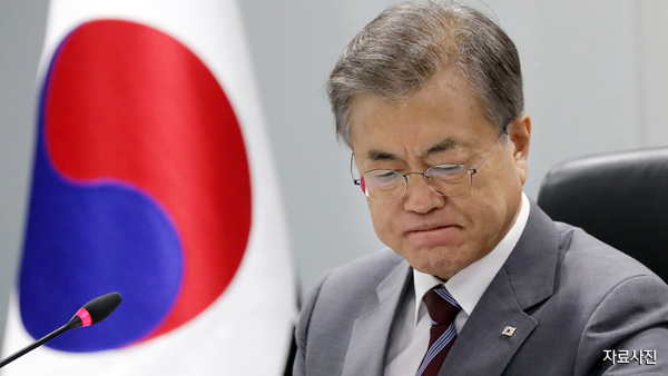 "문 대통령 지지도 49%…15주 만에 50% 밑으로"…통합당은 30%대 진입