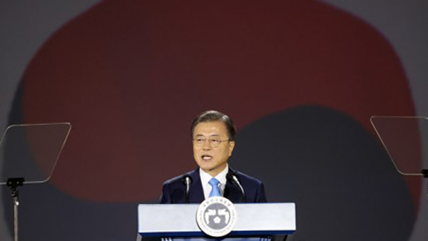 문 대통령 "개인의 존엄 지키는 일, 결코 나라에 손해 아니다"