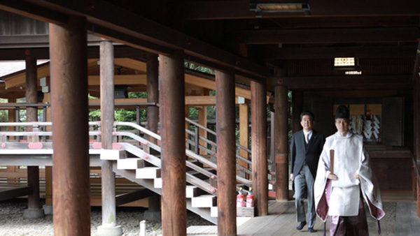 외교부 "아베 야스쿠니 신사 참배 깊은 우려와 유감"