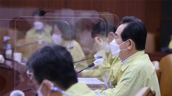 정 총리 "비수도권 2단계 유지 필요…추석연휴 관광지 방문도 자제"
