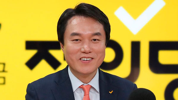 정의당 새 대표에 김종철 당선…"복지국가로 화답하겠다"