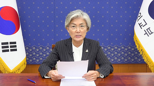 강경화, 미 폼페이오와 2차례 통화…"가까운 시일 내 방미"