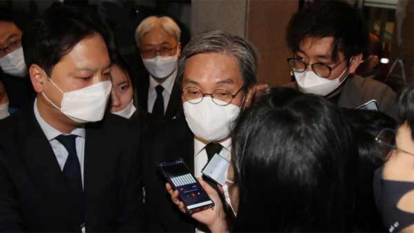 문 대통령 "이건희 회장 별세 깊이 애도경제 성장의 견인차"