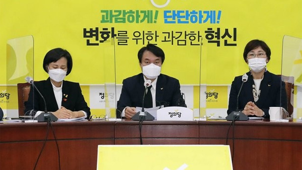 정의당 "정경유착 어두운 역사" 국민의당 "경제계 큰 별"