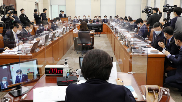'공무원 구하라법' 행안위 통과…양육없이 유족연금 못탄다