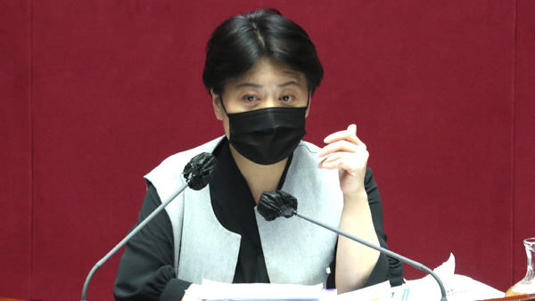 윤희숙 의원, 필리버스터 최장 시간 기록 세워