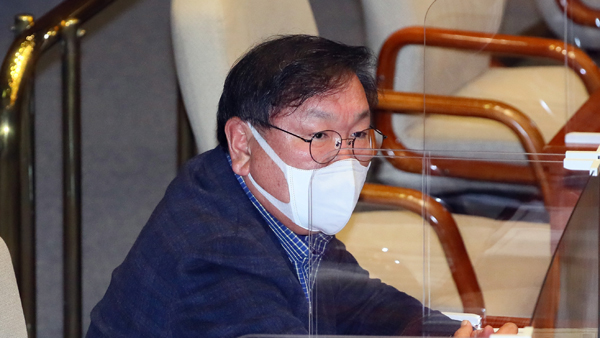 민주당 "청와대가 검사 출신 공수처장 난색?…주호영 거짓말"