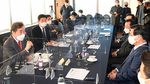 이낙연 "백신, 안정성 전제돼야…생활치료센터 제공한 기독교에 감사"