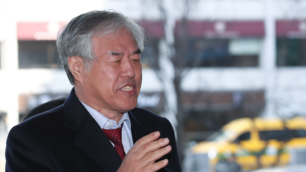전광훈 목사 두번째 경찰 출석…기부금품법 위반 혐의 조사