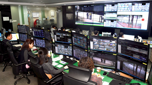 구청 CCTV에 딱 걸린 서울 도심 속 '대마 거래'…2명 체포