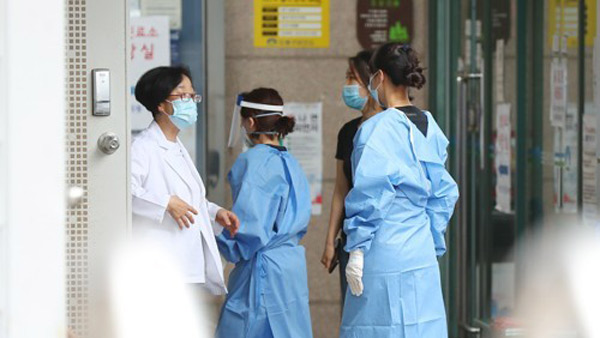 수도권 방역강화조치 무기한 연장, 확진자 한 자릿수 줄때까지