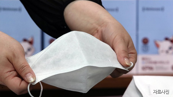 식약처 "비말차단용 마스크 3개 제품서 '물샘' 확인…폐기 조치"