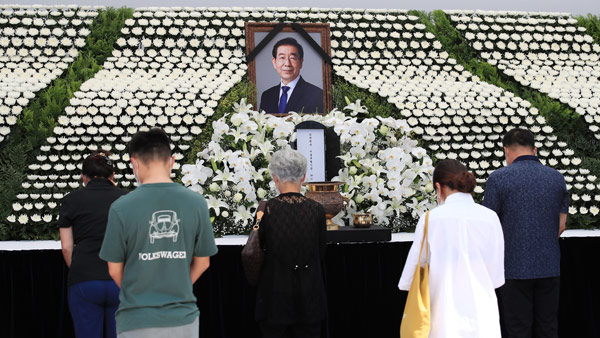 서울광장에 시민 분향소 마련…장례위 "5일장 치르기로"