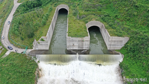 섬진강댐 수문 방류로 임실지역 3개 마을 침수…81명 고립