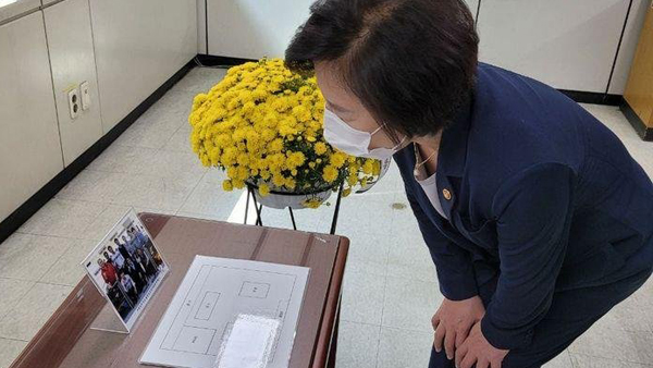 추미애 장관 내일 고 김홍영 검사 부모와 남부지검에서 추모식