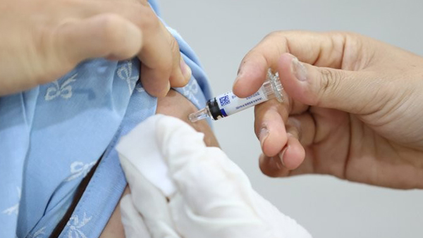 창원에서 70대 남성 백신 맞은 뒤 잇따라 숨져