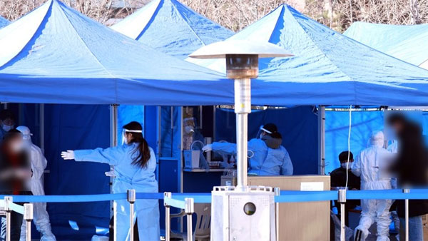 방역당국 "거리두기 효과 충분치 않아…집에 머물러달라"