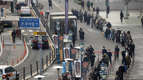 수도권 임시선별검사소 '익명검사' 145명 추가 확진…누적 735명