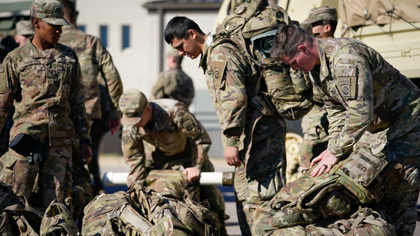 美, 중동에 특수부대 추가 파병…이란도 미사일부대 비상대기