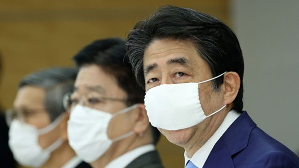 아베, 코로나19 긴급사태 연장 대국민 사과