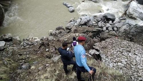 네팔 눈사태 희생자 현지서 화장…"봉쇄 풀리면 국내로"