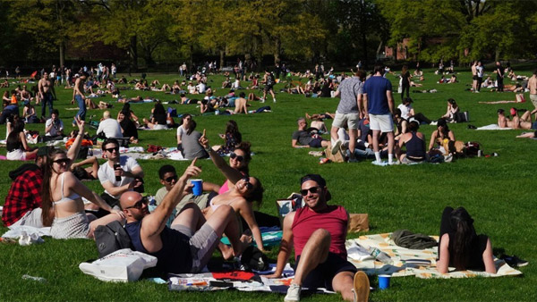 미국, 주말까지 47개 주 봉쇄령 완화…여론은 조기재가동에 우려