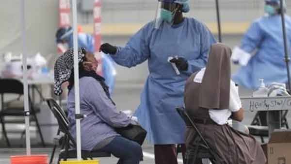 미국 나흘 연속 코로나19 사망자 1천명 넘어