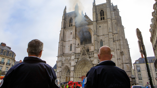 낭트 대성당 방화 용의자 체포