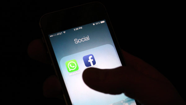 애플, 페이스북에 한시적 수수료 면제 허용…갈등 피하나