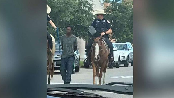 노예처럼 밧줄 묶여 기마경찰에 끌려간 흑인, 11억원 소송 제기