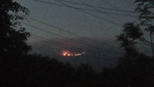 아프리카 최고봉 킬리만자로에 산불…수백명 이틀째 진화작업