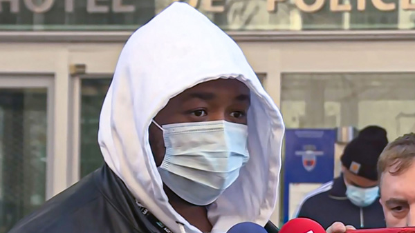 흑인 폭행한 프랑스 경찰에 쏟아지는 비난…"마크롱도 큰 충격"