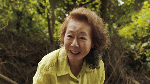 윤여정, 국내 배우 최초 '영국 아카데미' 여우조연상 수상
