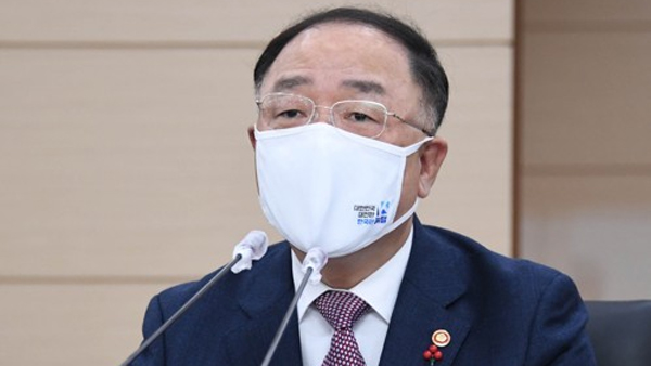 홍남기 "실물·금융 괴리 우려 커져…철저한 리스크 관리"