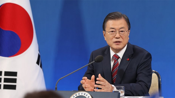 문 대통령 "부동산 안정화 성공 못해…설 전 특단 공급대책 발표"