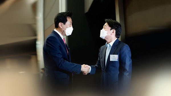 오세훈-안철수, 단일화 앞두고 비난전 격화