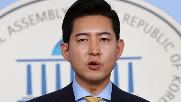 정의당 새 부대표에 '땅콩 회항' 박창진 당선