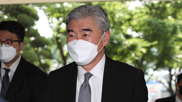 문 대통령, 오늘 오후 성 김 美 대북대표 접견…대화 재개 방안 논의