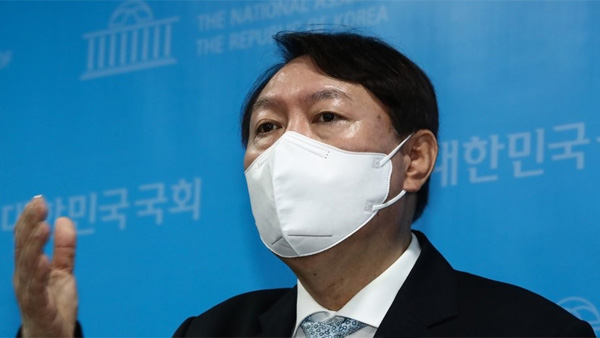 윤석열, 장모 실형에 "법 적용 누구나 예외 없다는 게 소신"…짧은 입장 밝혀