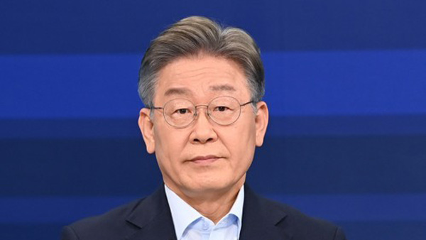 이재명 "'대깨문' 발언 입장 없다"…'바지 발언' 질문엔 불편 기색