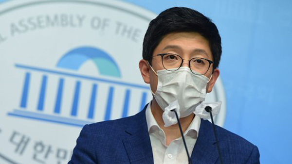 '北지령 활동가, 文캠프 소속' 의혹 제기에 靑 "언급할 가치없어"