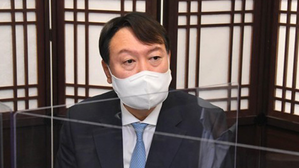 윤석열, 이준석에 전화 걸어 수습…"탄핵이란 용어 적절하지 않았다"