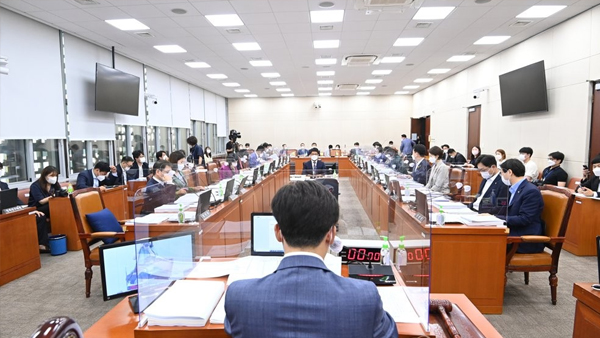 수술실 CCTV 설치법, 복지위 통과…유예기간 2년