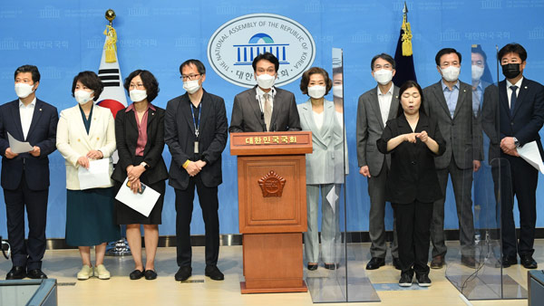 윤석열 고발 사주 의혹 놓고 여야 법사위 충돌…與 "긴급 질의" 野 "가짜뉴스"