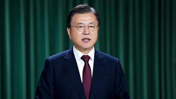 문 대통령 "사회안전망 더 강화해야…취약계층 보호·돌봄 안전망 구축"