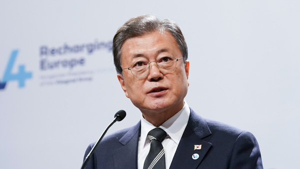 문 대통령 "요소수 매점매석 철저 단속‥해외물량 확보에 총력"