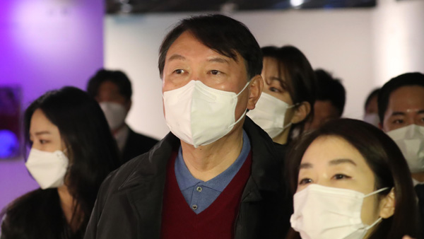 윤석열 선대위 구성 논란에 "원톱이니 투톱이니민주적 아니야"