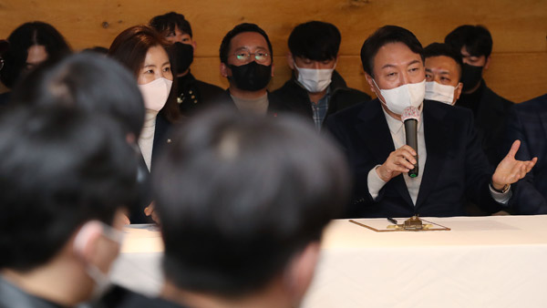 윤석열 김종인에 휘둘리지말라 30대 청년 지적에 "국민이 킹메이커"