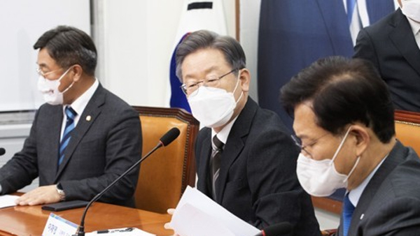 이재명 "전직 대통령 사면 얘기하는 것 자체가 시기상조"