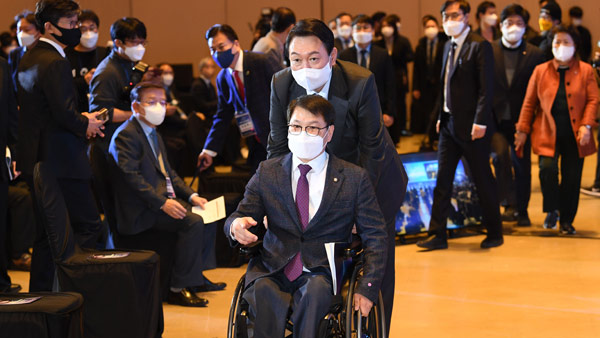 윤석열 약자와의 동행 강조"촘촘두툼하게 보호해야"